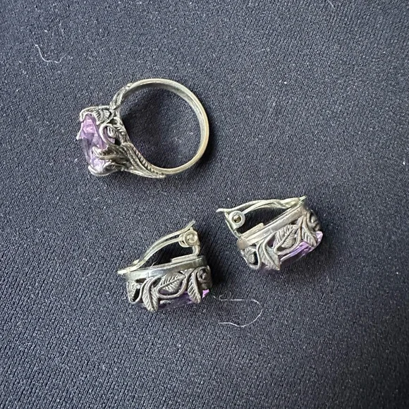 Elegant Amethyst and Sterling Silver Ring and Clip-on Earring Set - Picture 4 of 7